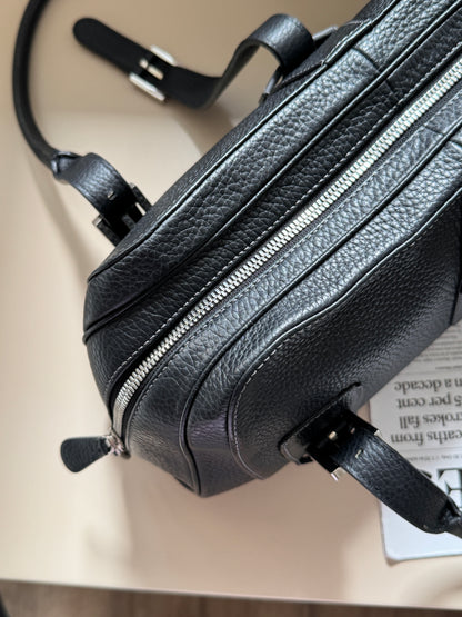 Vintage Loewe leather ufo baguette🥖