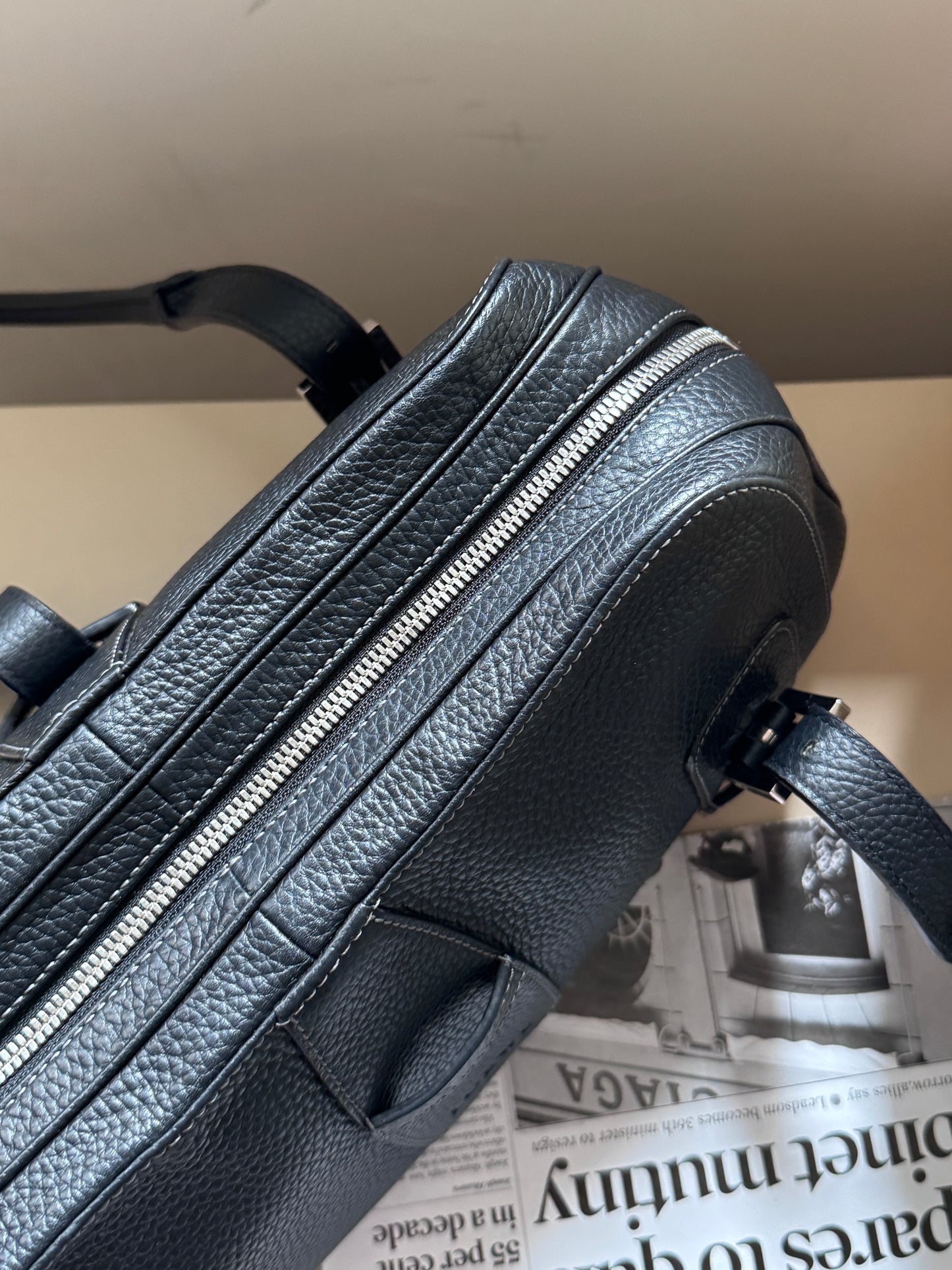 Vintage Loewe leather ufo baguette🥖