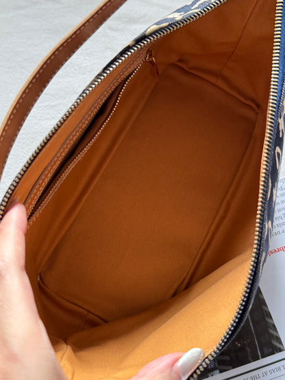 Vintage Celine海軍藍老花飯盒包⚓️