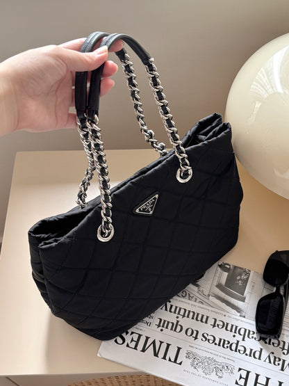 Vintage Prada nylon chain tote⛓️