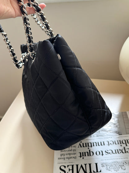Vintage Prada nylon chain tote⛓️