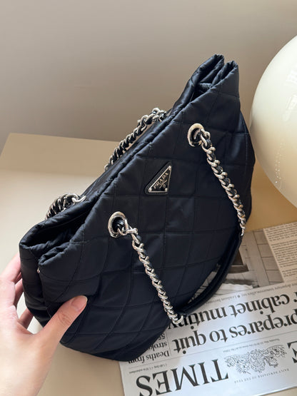 Vintage Prada nylon chain tote⛓️