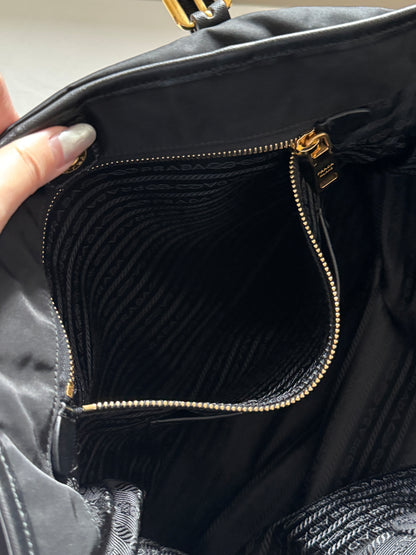 Vintage Prada 尼龍shopping tote🧺