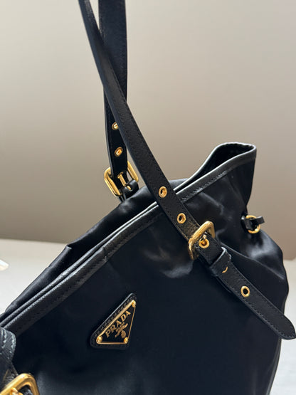 Vintage Prada 尼龍shopping tote🧺