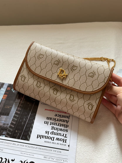 Vintage Dior honeycomb 2-way envelope🍯