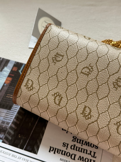 Vintage Dior honeycomb 2-way envelope🍯