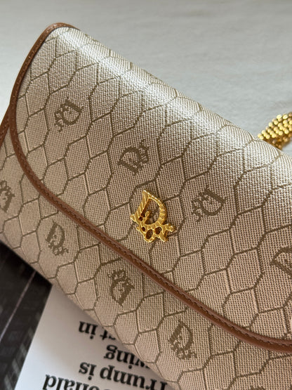 Vintage Dior honeycomb 2-way envelope🍯