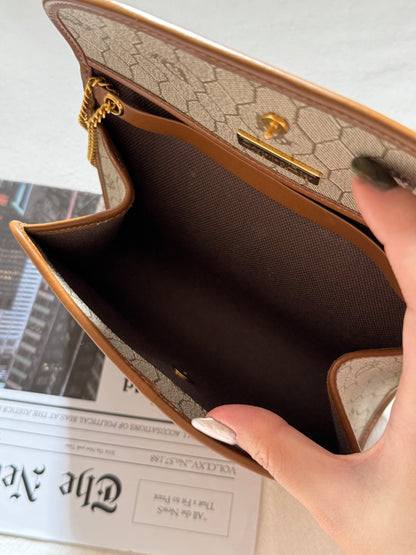 Vintage Dior honeycomb 2-way envelope🍯