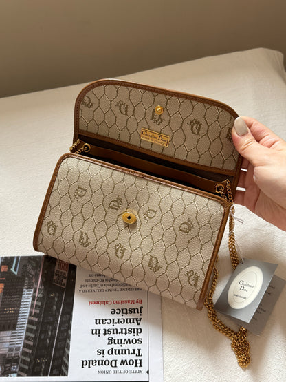 Vintage Dior honeycomb 2-way envelope🍯