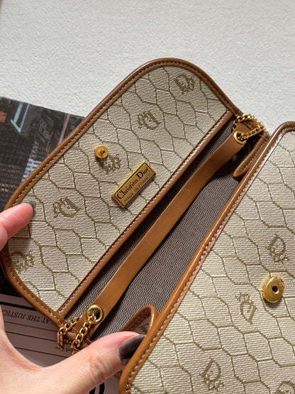 Vintage Dior honeycomb 2-way envelope🍯
