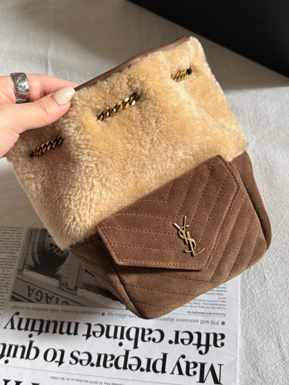 現代款全套！Saint Laurent suede mini bucket bag🧸