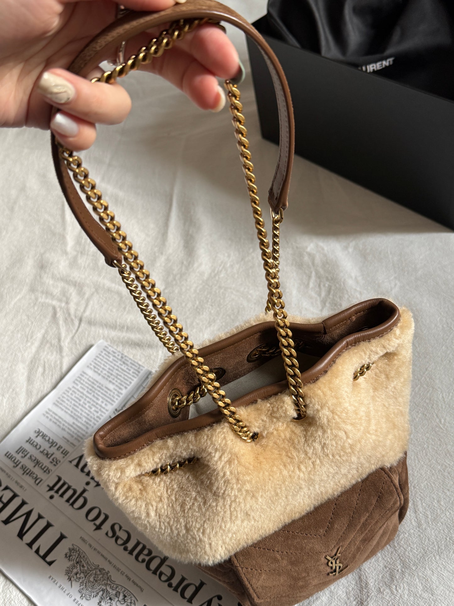 現代款全套！Saint Laurent suede mini bucket bag🧸