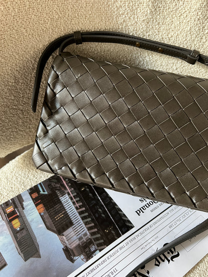 近代款Bottega Veneta 灰綠斜背包