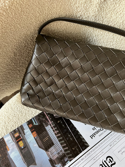 近代款Bottega Veneta 灰綠斜背包