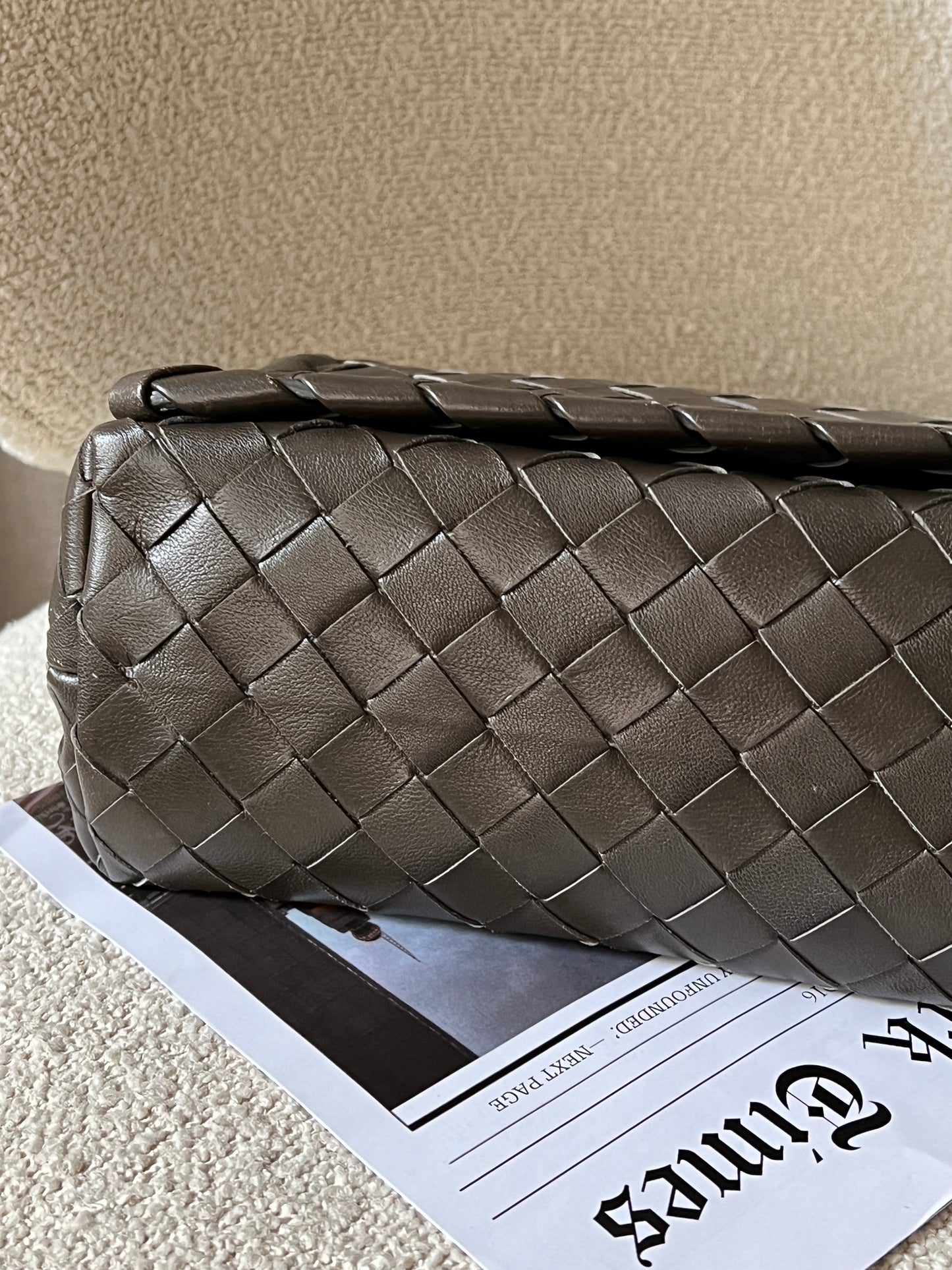 近代款Bottega Veneta 灰綠斜背包