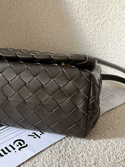 近代款Bottega Veneta 灰綠斜背包