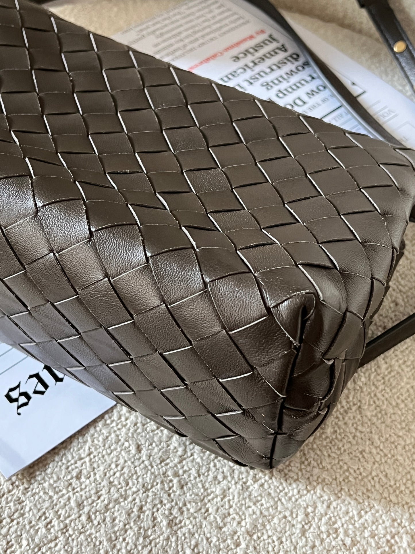 近代款Bottega Veneta 灰綠斜背包