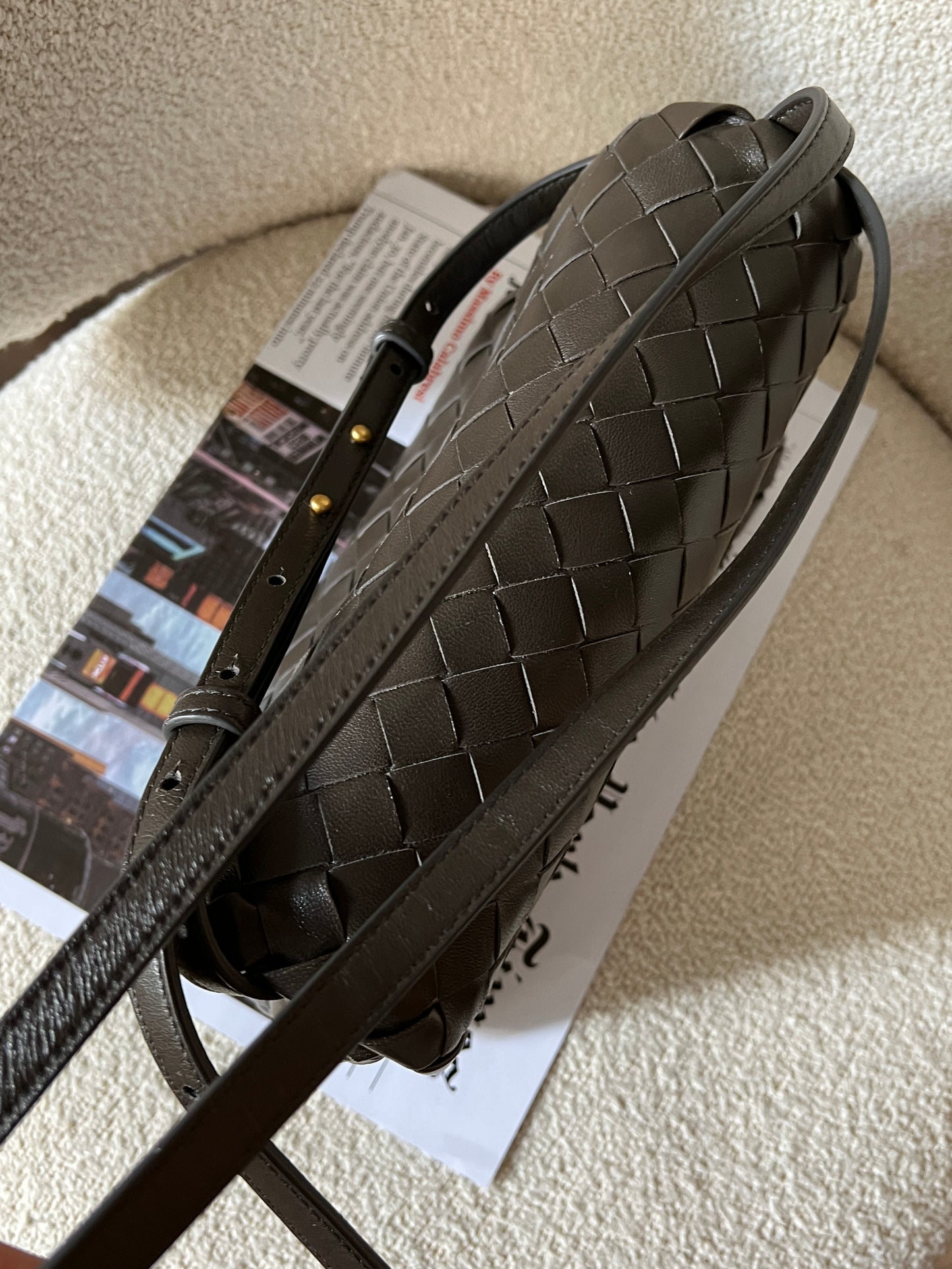 近代款Bottega Veneta 灰綠斜背包