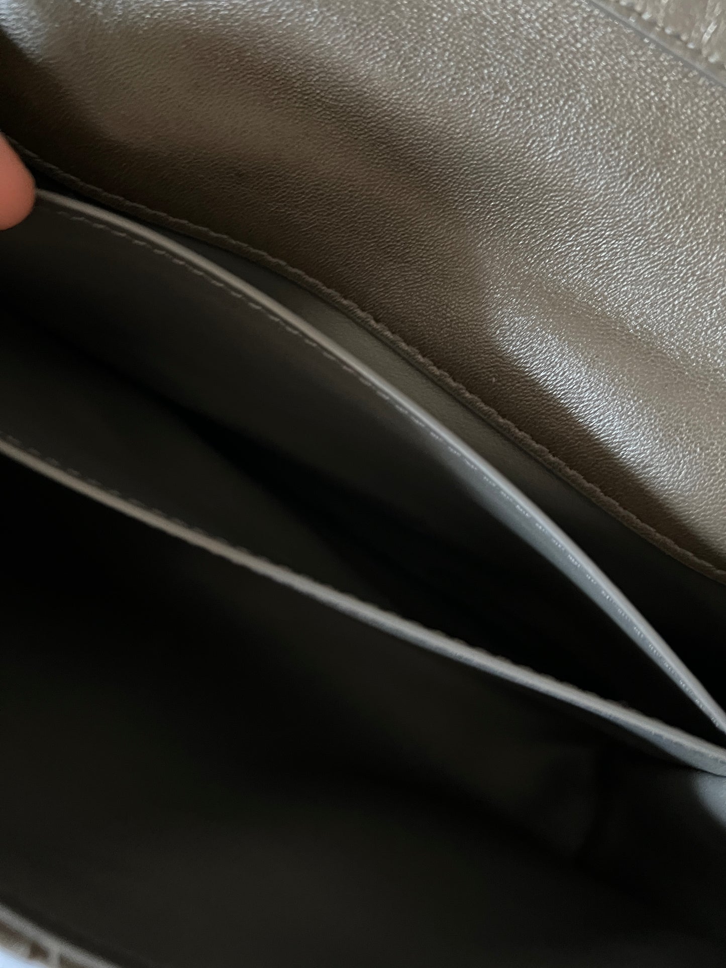 近代款Bottega Veneta 灰綠斜背包
