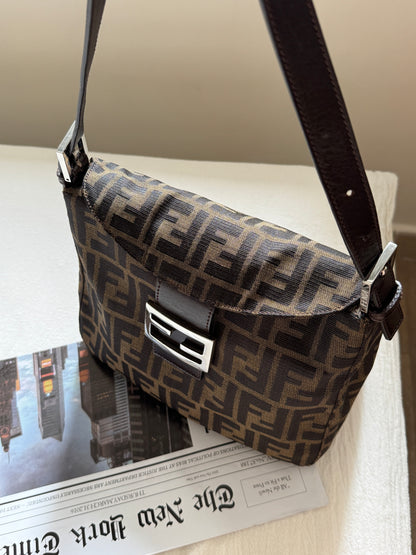 Vintage Fendi 老花銀扣square baguette 🍞