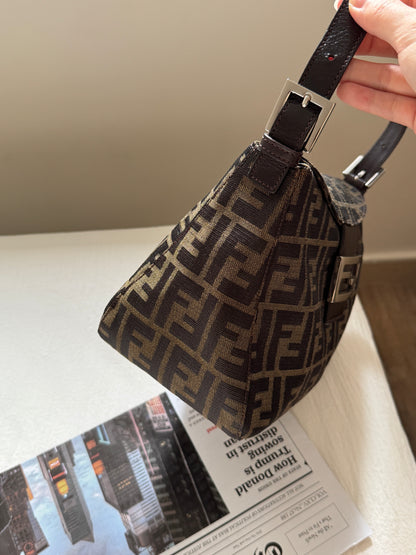 Vintage Fendi 老花銀扣square baguette 🍞