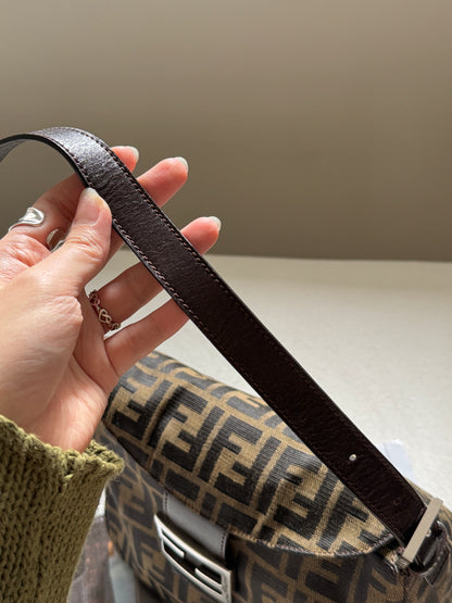 Vintage Fendi 老花銀扣square baguette 🍞