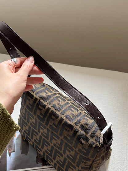 Vintage Fendi 老花銀扣square baguette 🍞