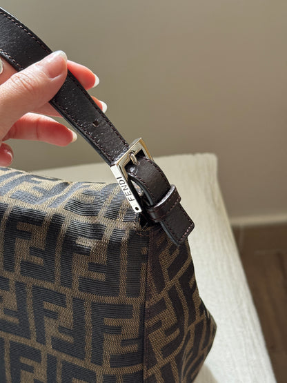 Vintage Fendi 老花銀扣square baguette 🍞