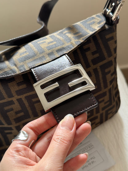 Vintage Fendi 老花銀扣square baguette 🍞