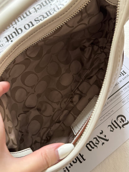 Vintage Coach 奶白半月包hobo bag☁️