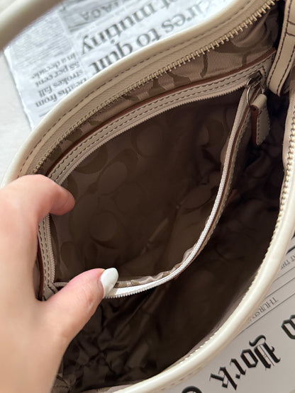 Vintage Coach 奶白半月包hobo bag☁️