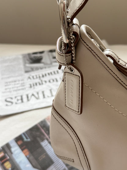 Vintage Coach 奶白半月包hobo bag☁️