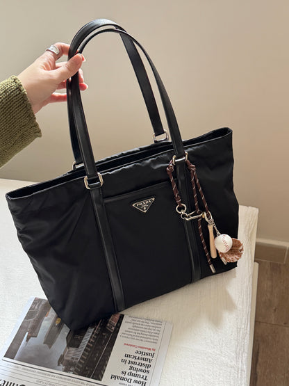 Vintage Prada nylon tote bag🕶️