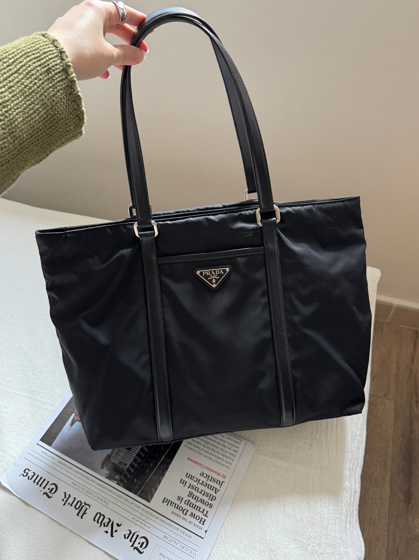 Vintage Prada nylon tote bag🕶️