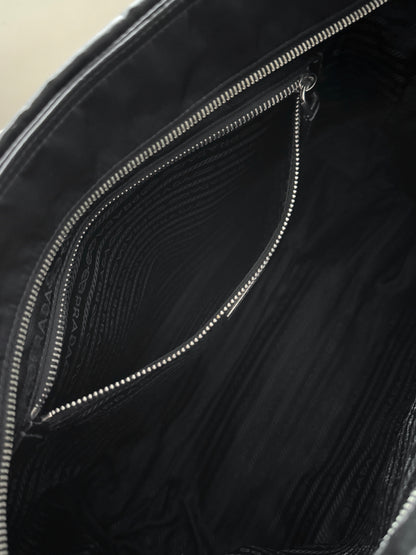 Vintage Prada nylon tote bag🕶️