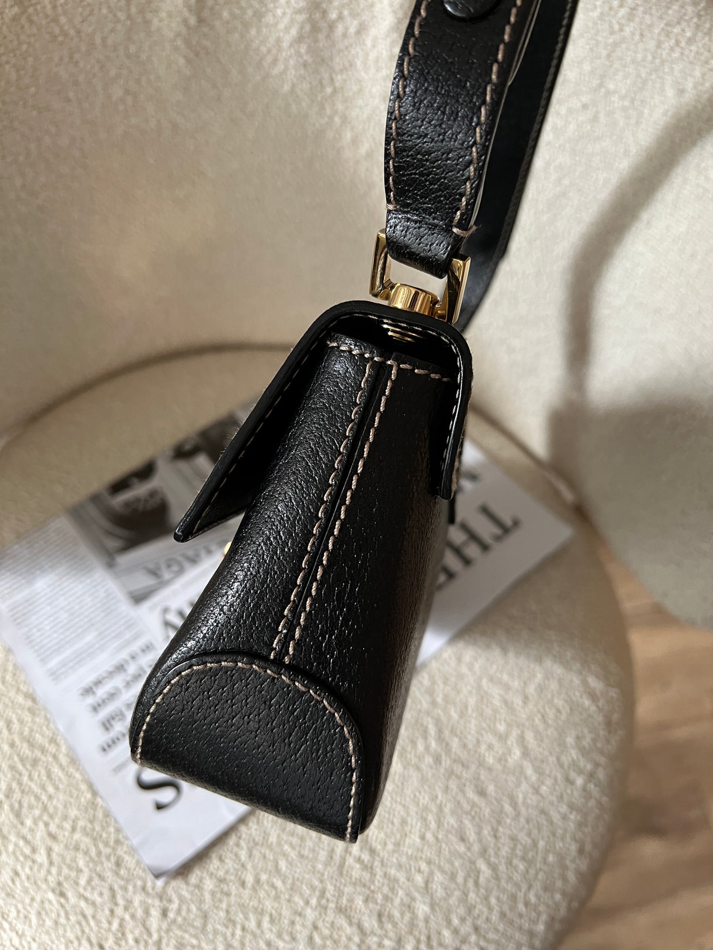 Vintage Ferragamo 黑金明線baguette