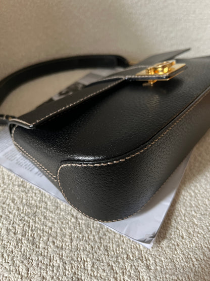 Vintage Ferragamo 黑金明線baguette