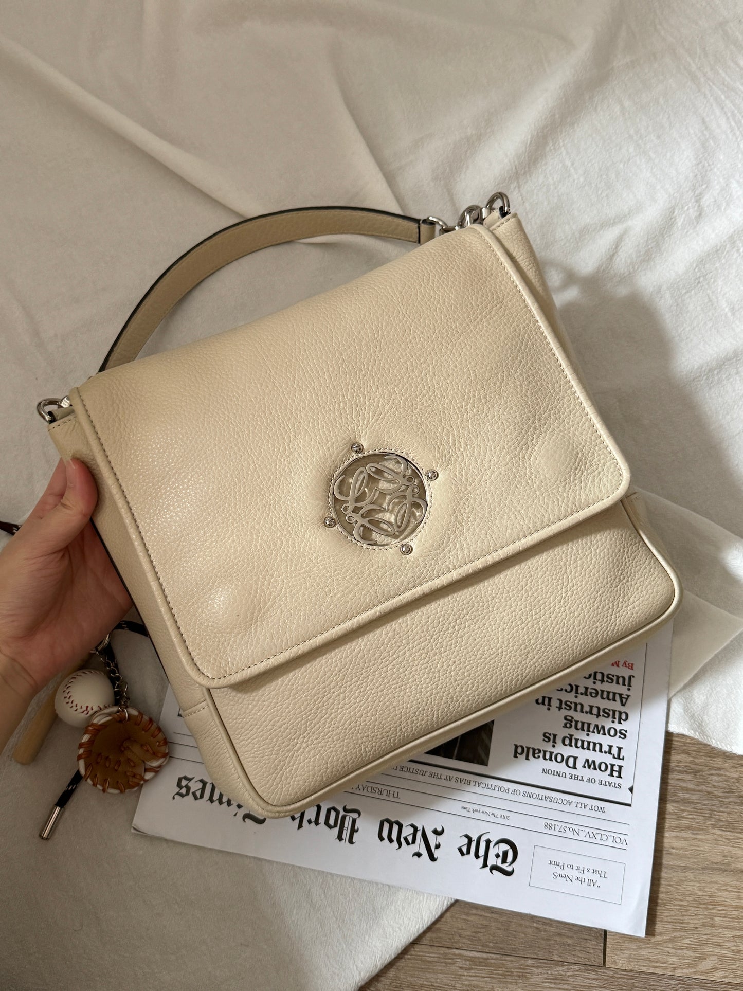 Vintage Loewe雕花大銀扣shoulder bag🗝️