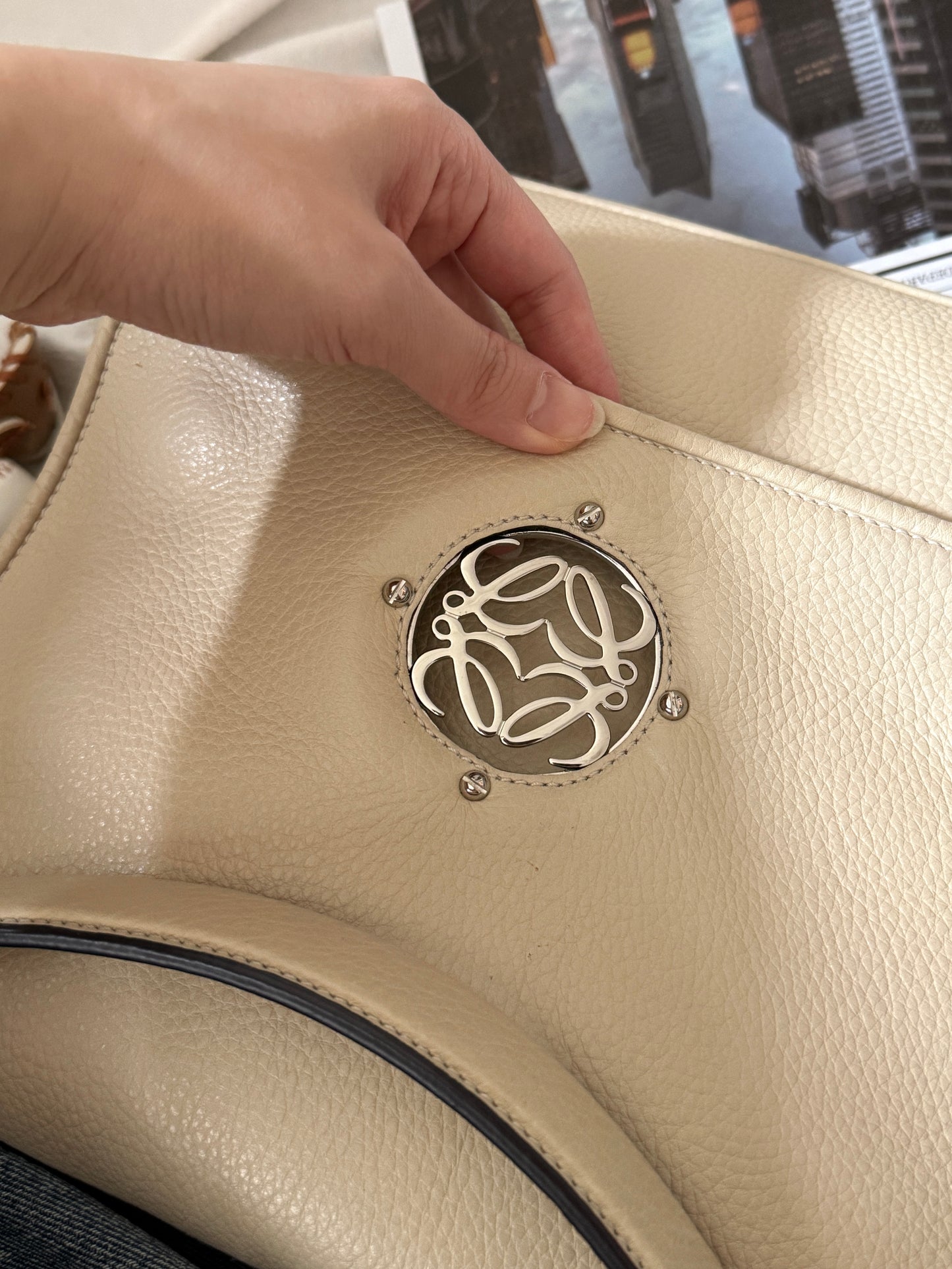 Vintage Loewe雕花大銀扣shoulder bag🗝️