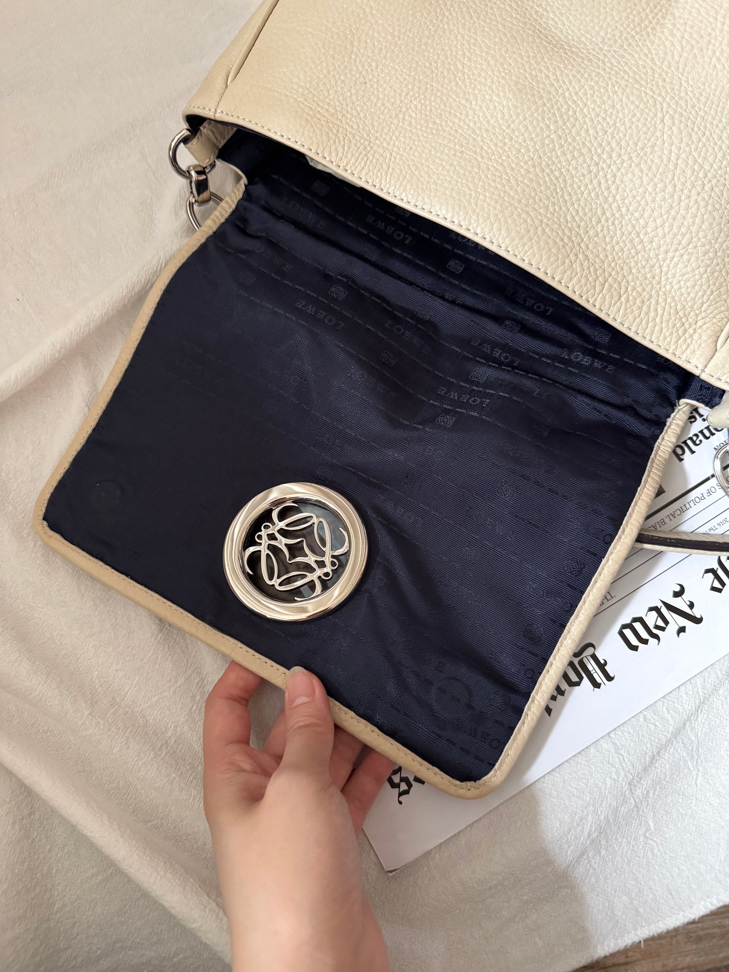 Vintage Loewe雕花大銀扣shoulder bag🗝️