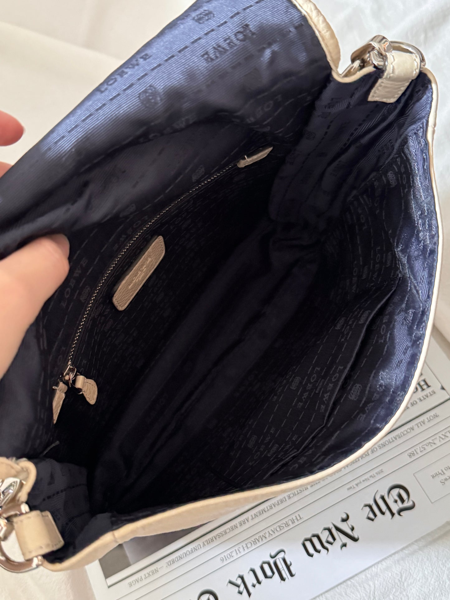 Vintage Loewe雕花大銀扣shoulder bag🗝️