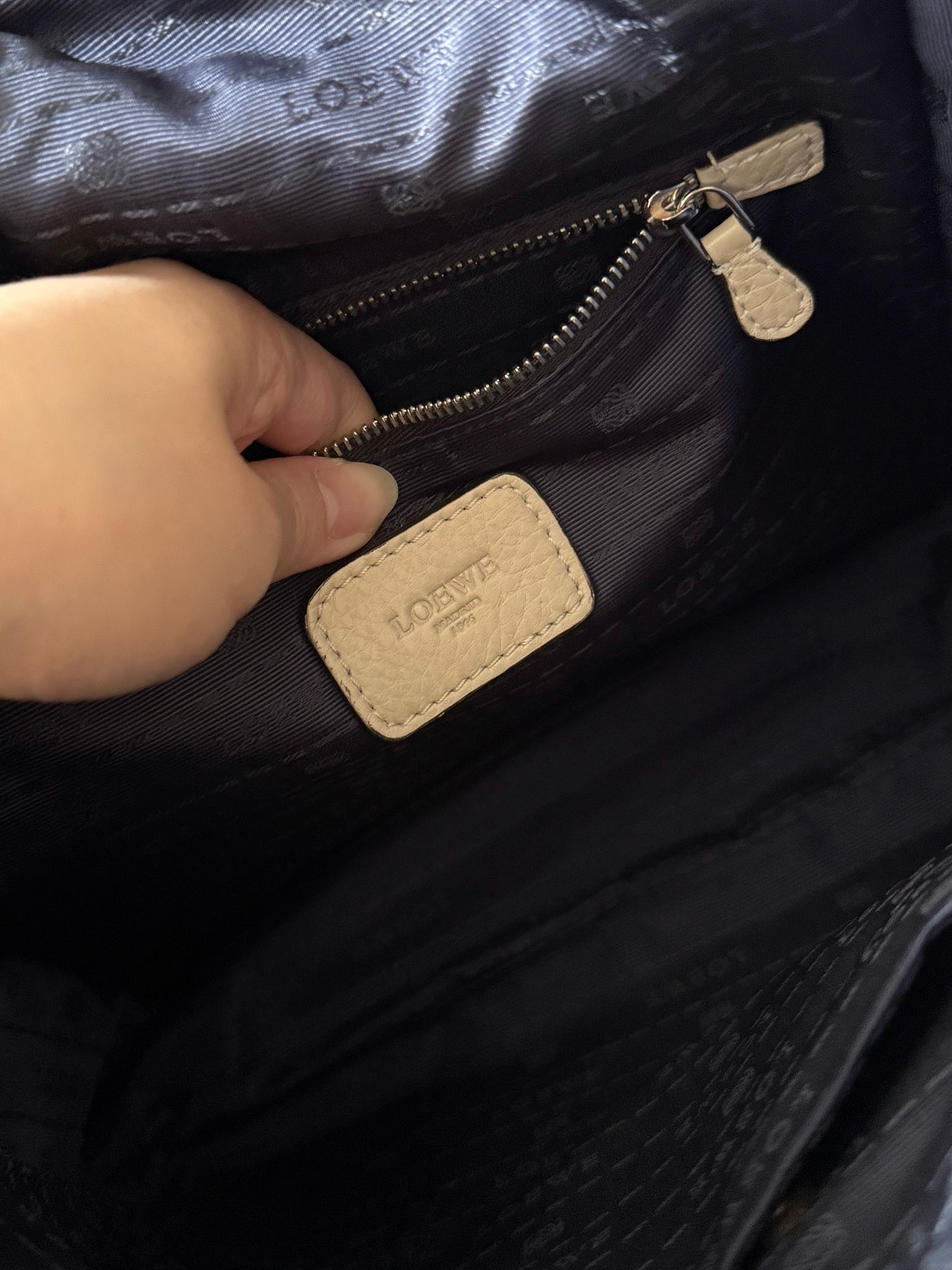 Vintage Loewe雕花大銀扣shoulder bag🗝️