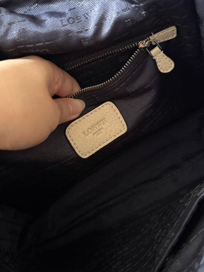 Vintage Loewe雕花大銀扣shoulder bag🗝️