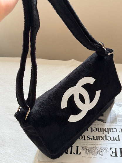 Vintage Chanel 黑白毛毛袋🐼