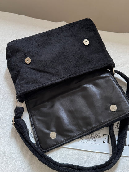 Vintage Chanel 黑白毛毛袋🐼