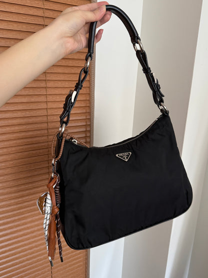 Vintage Prada nylon leather hobo bag🏍️