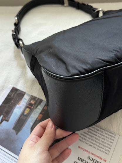 Vintage Prada nylon leather hobo bag🏍️