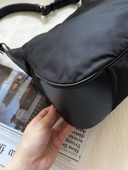 Vintage Prada nylon leather hobo bag🏍️