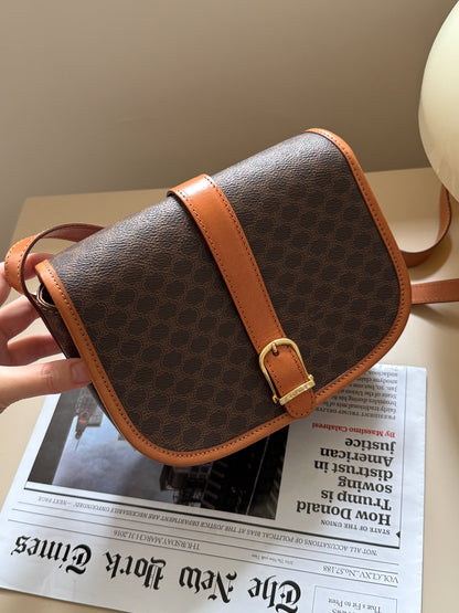 Vintage Celine macadam crossbody bag🧸