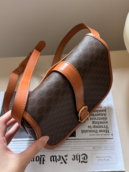 Vintage Celine macadam crossbody bag🧸